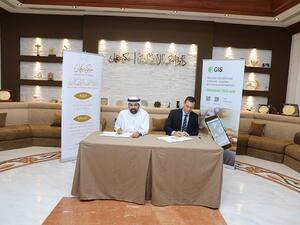 وقع الاتفاقية كل من سعادة علي عيسى النعيمي، مدير عام دائرة التنمية الاقتصادية في عجمان كونتانتين سوبوليف المدير العام لشركة 2 جي أي اس في مقر الدائرة في عجمان.