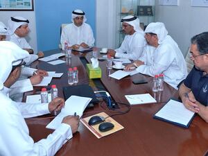 تخلل الاجتماع مناقشة ضوابط واجراءات تنظيم عمل المراسي البحرية الخاصة والعامّة والقوارب والممرات المائية في إمارة دبي.