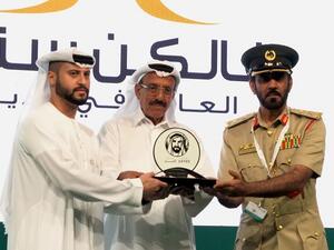 السيد أحمد الموسى، نائب رئيس مجلس الإدارة ونائب المدير العام لشركة "فالكن سيتي أوف وندورز"يستلم الجائزة.