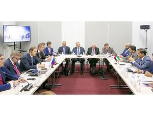 ضم وفد الدولة سعادة عبد الله آل صالح وكيل وزارة الاقتصاد لشؤون التجارة الخارجية والصناعة، وسعادة عبد الله سلطان الفن الشامسي الوكيل المساعد لقطاع الصناعة إلى جانب نخبة من ممثلي جهات حكومية ومن القطاع الخاص.