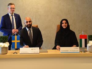 وقع الاتفاقية كل من الدكتورة عائشة بنت بطي بن بشر، مدير عام دبي الذكية، وشريف سيد، نائب الرئيس في الشرق الأوسط وافريقيا لدى بيزنس سويدن.