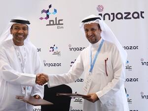 Injazat CEO Khaled Al Melhi and  Elm CEO, Dr. Abdulrahman bin Saad Al Jadhai sign the MoU