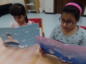 شارك 200 طالب وطالبة في قراءة ما يزيد على 1300 كتاب متنوع في شتى مجالات المعرفة باللغات العربية والإنجليزية والفرنسية.