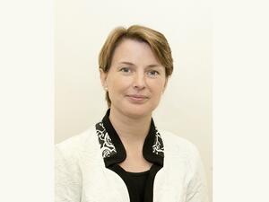 البروفيسورة / آن ماري كانابي، الرئيس التنفيذي للتمريض بمؤسسة حمد الطبية