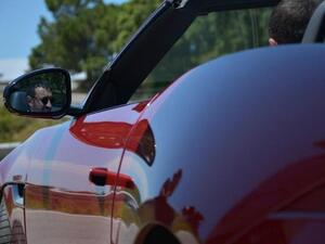 كاظم الساهر يصطحب جمهوره بجولة أندلسيّة على متن "جاكوار F-TYPE S"  في كليب "عيد العشّاق"