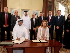 جانب من توقيع الإتفاقية