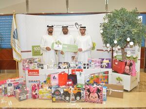 خليل صقر واثنين من ممثلي المسؤولية المجتمعية بجمارك دبي 