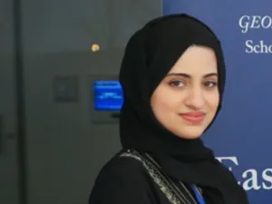 خولة الدرباستي، رئيسة تحرير المجلة والطالبة في جورجتاون