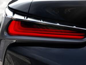 في كل عام، تستقطب هذه الجائزة الآلاف من المواهب الإبداعية الناشئة من شتى أنحاء العالم.