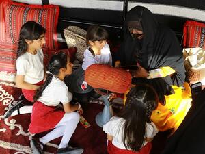 تعد "التلي" إحدى الحرف النسائية وتسمّي كذلك بـ"تلّي بُوادل"، وتنتشر على نطاق واسع في الإمارات.