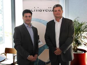 رافييل تيجاني الرئيس التنفيذي والمدير العام لشركة سكافيلو الأسترالية العالمية وجيمس راش رئيس منطقة الشرق الأوسط