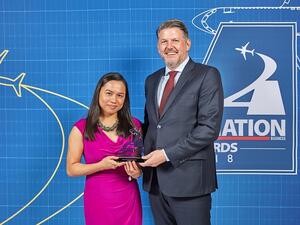 روزي ديلا روزا، مدير أول التسويق في لوفتهانزا؛ كارستن زانج، مدير أول المبيعات لمنطقة الخليج وأفغانستان وباكستان في لوفتهانزا