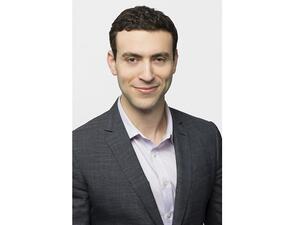 زاك فنكلستين، نائب رئيس التطوير في شركة