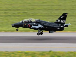 طائرة M-345 النفاثة التدريبية الجديدة