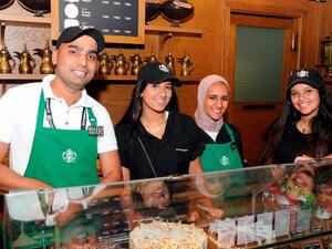 شارك هذا العام أكثر من 160 طالباً من المدارس والجامعات للعمل في محلات العلامات التجارية العالمية التي تديرها شركة الشايع في الكويت.