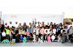 حضر الملتقى أكثر من 100 قاصر مع أسرهم وعدد من موظفي المؤسسة.