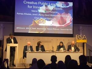 السيد ستافروس يانوكا، المدير التنفيذي لمبادرة "وايز"، يترأس فعالية الجمعية الملكية للفنون ومبادرة "وايز" في مدينة لندن، بحضور (من اليسار) الدكتور ديفيد وايتبريد، والسيدة جانيت لوني، والدكتورة أسماء الفضالة، والسيد مارتن بايليس