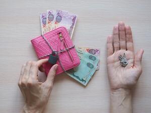 Planning to save in UAE? Then avoid doing these. (Shutterstock)