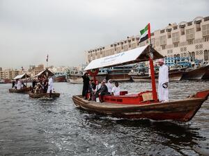 60 عاماً من مسيرة وطن تزهو في رحلة بحرية بخور دبي