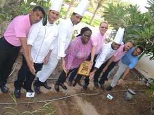 After beach cleaning, the team with the children from neighbourhood joined playing football together. 