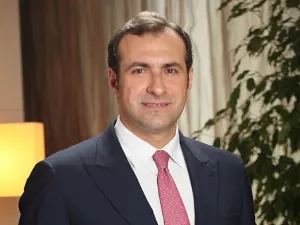 مكرم عازار رئيس مجلس إدارة الخدمات المصرفية لمنطقة أوروبا وأفريقيا والشرق الأوسط