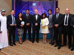 Mashreq Team receives the awards