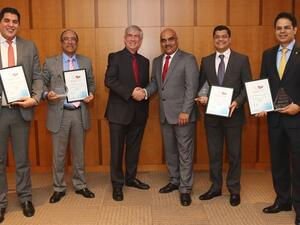 المشرق يحصد أربع جوائز عن الخدمات والحلول المصرفية المبتكرة التي يقدمها لعملائه 