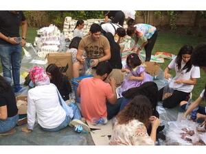 قام أعضاء مشروع خير بإعداد الحقائب الغذائية وتوزيعها شهر مايو الماضي مما ساعد الأسر على تجهيز المواد الغذائية المناسبة لشهر رمضان.