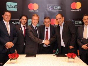 وقّع الاتفاقية كل من الرئيس التنفيذي لشركة زين أحمد الهناندة، والمستشار العام لشركة ماستركارد تيموثي ميرفي، وذلك بحضور محافظ البنك المركزي الأردني الدكتور زياد فريز.