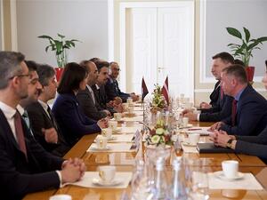 خلال اللقاء برئيس جمهورية لاتفيا.