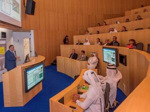 أعضاء في مجتمع البحوث بمؤسسة قطر خلال مشاركتهم في جلسة "حوار البحوث" التي نظمها واستضافها قطاع البحوث والتطوير بمؤسسة قطر