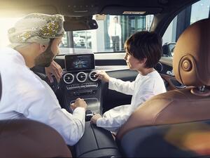 لضمان جاهزية جميع نجمات مرسيدس - بنز لحرارة الصيف وقدرتها على الأداء بأعلى مستوى ممكن، تهدف باقات فحص وصيانة مكيف الهواء إلى كفاءة وفعالية أنظمة تكييف الهواء بالسيارة.