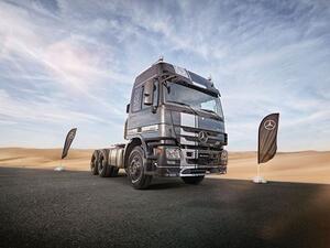 شاحنات مرسيدس-بنز تطرح إصداراً خاصاً من شاحنة "أكتروس" للاحتفال بالذكرى السنوية الـ 20 للطراز