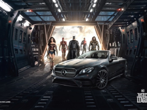 احتفلت مرسيدس-بنز عُمان بالعرض الأوّل للفيلم من خلال عرضٍ حصريّ بحضور عددٍ من العملاء والإعلاميين في سينما فوكس في سيتي سنتر القرم