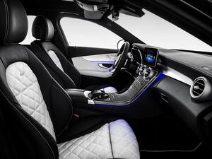 تكتسب الإطلالة الجديدة للفئة C ملامحها على وجه التحديد من الطرف الأمامي لهيكلها الخارجي، ومن تصميم المصابيح الأمامية والخلفية.