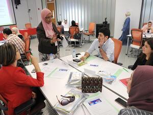 السيدة مها النشار تتحدث خلال إحدى الجلسات