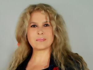 نهلة نعناع، المديرة في قسم الأبحاث والابتكار في أورينت بلانيت للأبحاث واستشارية تسويق في معهد دبي العقاري، التابع لـ دائرة الأراضي والأملاك في دبي