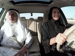 حملة #هي_تقود تشجع النساء على الاحتفاء بالقرار المتميز لإصدارهن رخص القيادة في 2018.
