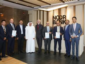 Mr. Hussain Al Qemzi, Managing Director, Noor Bank, and Robin Amlot, CEO of CPI Financial, with the award winners at a ceremony organised at the Noor Bank headquarters in Dubai. 