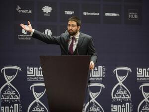 عبادة خالد دياب خريج من جامعة جورجتاون في قطر متخصصاً في الاقتصاد الدولي مع مرتبة الشرف عام 2018