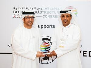 Obaid Mohammed Al Salami, General Manager of DIRC, received the award from Eng. Hassan Al Mansoori, Under Secretary of UAE Ministry of Infrastructure Development.