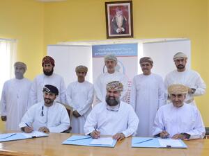 A signing ceremony was held with attendance of HE Sheikh Mohammad bin Said Al Kalbani, Minister of Social Development, and Mulhilm bin Bashir Al Jarf, Chairman of Oman Oil Marketing Company’s Board of Directors.