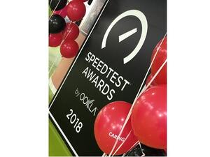 يتم منح جائزة أوكلا (Ookla®) لأسرع شبكة للهاتف النقال لأبرز مزودي خدمات الاتصالات في العالم بعد تقييمهم باستخدام تقنية Speed Score التي تقوم بقياس سرعة التنزيل والتحميل وبالتالي أداء وسرعة الشبكة.