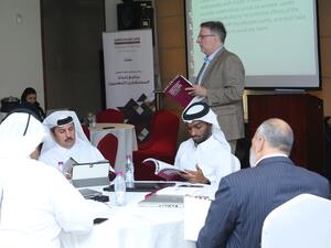 المشاركون في تمرين تفاعلي ضمن فعاليات برنامج إعداد المستشارين المهنيين