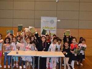 مشاركون في ورشة عمل "امرح وتعلم"، التي نظمتها حديقة القرآن النباتية مؤخرًا، بالتعاون مع الفرع النسائي بمؤسسة عيد الخيرية