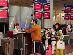 تتوقع طيران الإمارات أن تصل حركة المسافرين على رحلاتها إلى أقصى ذروتها نهاية الأسبوع الحالي، وتقدر أعداد المسافرين عبر المبنى 3 في مطار دبي الدولي بما يزيد على 100 ألف مسافر.