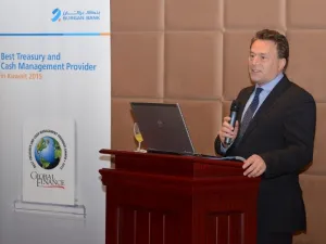السيد بيتر فرانك، الرئيس العالمي لاستراتيجية الصرف الأجنبي لدى بانكو بيلباو فيزكايا أرجنتاريا، المجموعة المصرفية الرائدة