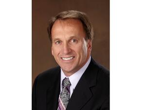 فِل غاندير، رئيس خدمات استشارات الصفقات في EY الشرق الأوسط وشمال إفريقيا