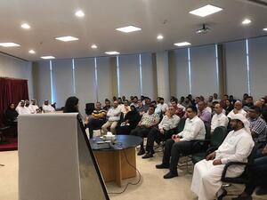 شارك في الندوة التعريفية التي نظمتها الهيئة الاتحادية للضرائب بالتعاون مع بلدية دبي وسوق العوير للسيارات في دبي أكثر من 100 من التجار والمتخصصين والمعنيين.