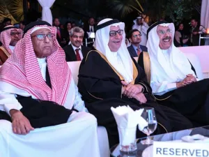 السيد غازي عبدالجواد، الدكتور خالد الفايز (الرؤساء التنفيذيون السابقون لبنك الخليج الدولي)، معالي الإستاذ حمد السياري (المحافظ السابق لمؤسسة النقد العربي السعودي)